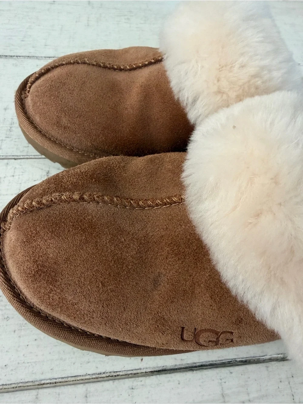 UGG BIG Kids COZY II Chestnut Suede Slip-On Slippers